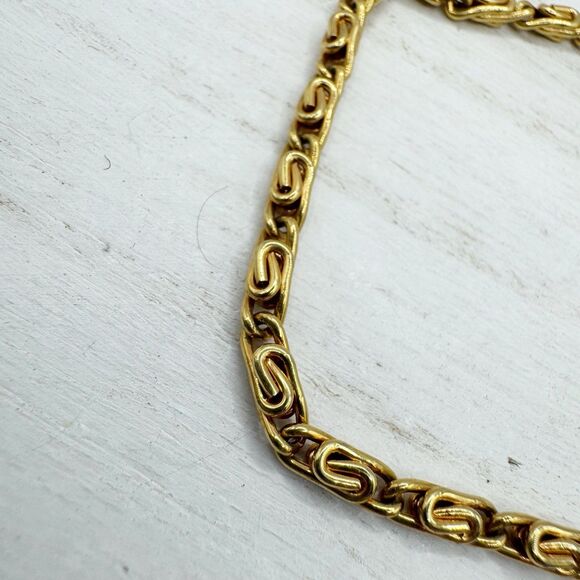 Vintage Praying Hands Mary Etched Charm Bracelet Gold Tone Snail Chain 6.5” - Picture 2 of 6